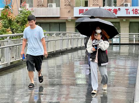 冷空气携手台风耍“威风” 温州市民添衣迎降温 新闻中心 温州网