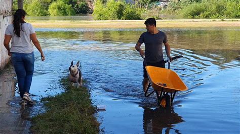 Inundaciones Desplazan Familias Y Prev N Que El R O Uruguay Siga