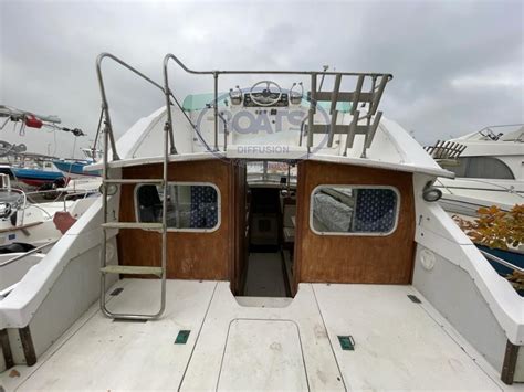 Bertram 28 Fly Buy Used Powerboat Buy And Sale