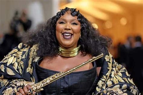 Lizzo Plays Priceless 200 Year Old Crystal Flute Owned By Former US