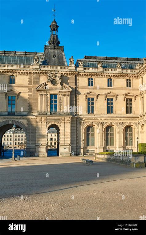 París Francia Mayo de 2013 Parte del famoso Museo del Louvre en