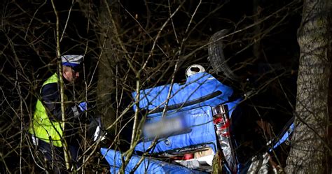 Auto Uderzy O W Drzewo Miertelny Wypadek Na Kaszubach Entrio Pl