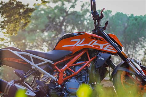 Download Orange Duke 125 Ktm Bike Wallpaper