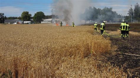 Langweid Weizenfeld Bei Langweid Geht In Flammen Auf