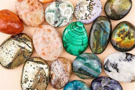 8 Ways To Use Crystal Palm Stones Energy Muse