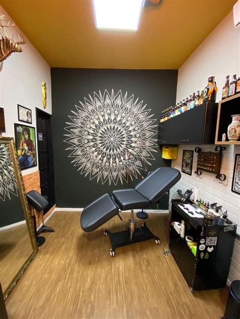 Pin By Weedt Moolayna On Tatto Decoracion Tattoo Studio Interior