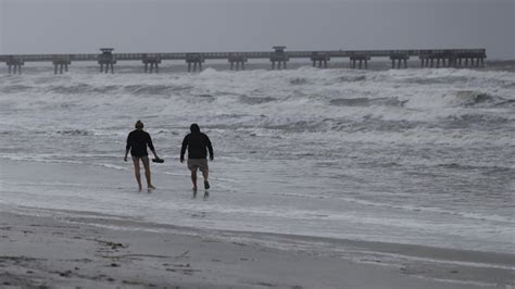 Photos Hurricane Matthew Lashes Floridas Coast