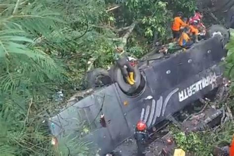 Bus Kecelakaan Masuk Ke Jurang Di Tasikmalaya Polisi Masih Lakukan