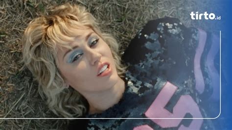 Video Klip Lirik Lagu Angels Like You Miley Cyrus Yang Viral