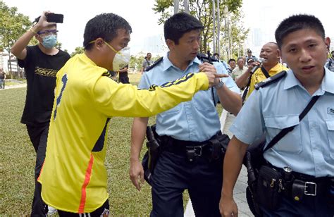 香港市民望调查黎智英李卓人收黑金 香港商报