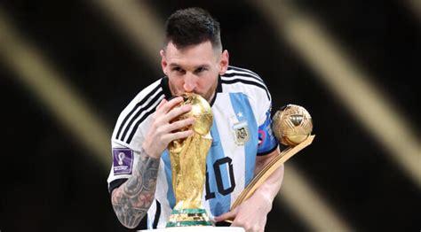 2560x1440 Resolution Messi Kiss To FIFA Cup 2022 1440P Resolution