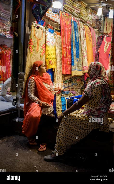 Chandni chowk shopping hi-res stock photography and images - Alamy