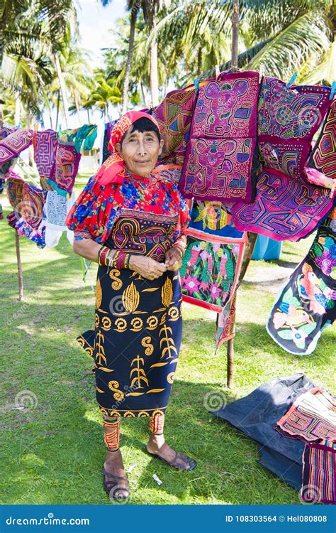 Kuna Woman Panama With Traditional Art Works Molas Editorial Stock