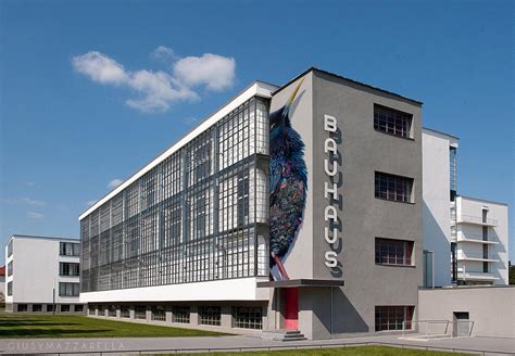 Bauhaus Building The New Artist | DE Bauhaus