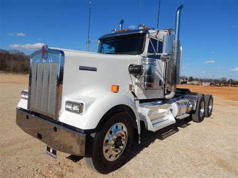 2020 Kenworth W900l Day Cab Truck