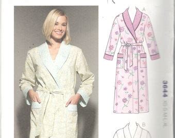 Kwik Sew 3209 Misses Zip Front ROBE Pattern Optional Hood Kangaroo