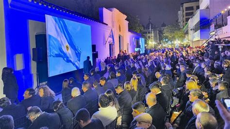 Con Palmadita El Saludo Entre Mauricio Macri Y Patricia Bullrich En