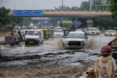 Overnight Rainfall Leads To Waterlogging In Delhi Ncr Aqi Worsens