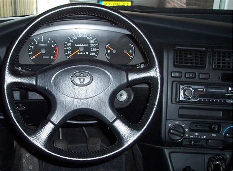 TOYOTA CARINA E - toyota-carina-e_interior_8.jpg