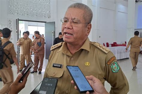 Pemprov Kalbar Komitmen Tuntaskan Jalan Sukadana Teluk Batang Antara