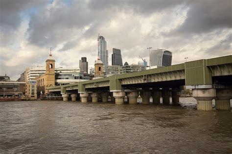 Premium Photo Cannon Street Railway Bridge Over River Thames London Uk