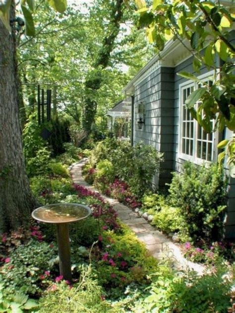 Cozy Country Garden To Make More Beauty For Your Own In