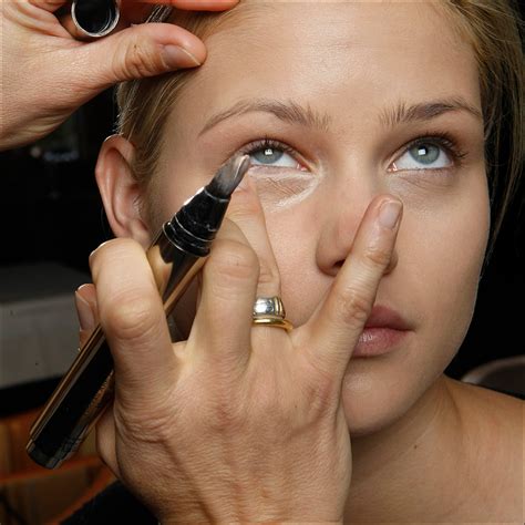 How To Cover Bags Under Eyes With Makeup