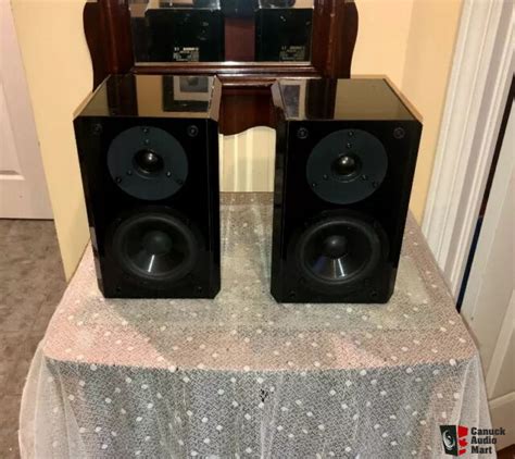 Yamaha Bookshelf Speakers In High Gloss Piano Black Nx E Photo