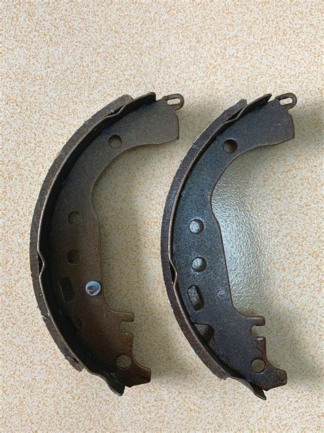 No Noise Excellent Stop Power Auto Spare Parts Semi Metal Brake Shoe