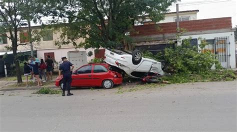 Tremendo choque múltiple y vuelco en Concepción del Uruguay Radio La