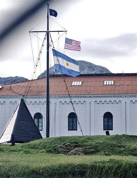 El Presidente Se Reuni En Ushuaia Con La Generala Laura Richardson