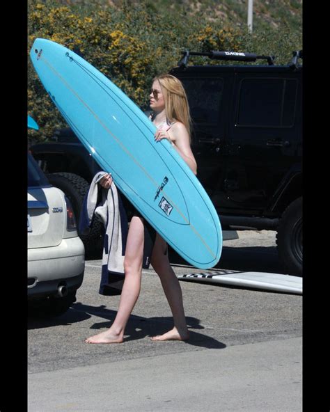 Photo Exclusif Ireland Baldwin partage sa passion du surf à Malibu