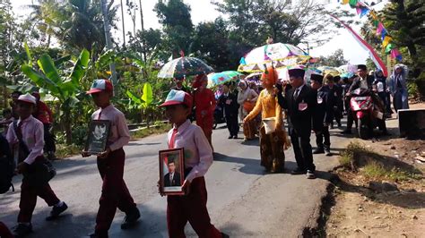 Karnaval Hut Ri Di Jalan Raya Gandusari Kampak Trenggalek Youtube