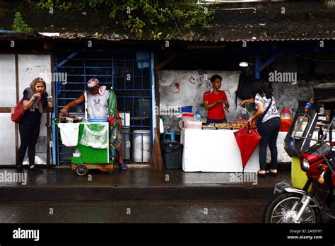 Antipolo City Philippines November 12 2019 Sidewalk Vendors Sell