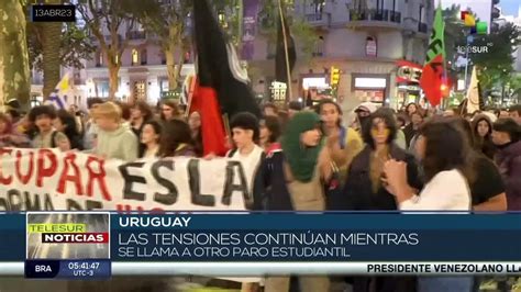 Uruguay Estudiantes Y Profesores Protestan Contra Decisiones De