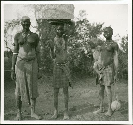 Mandari Woman With Girls 1998 97 86 3 From The Southern Sudan Project