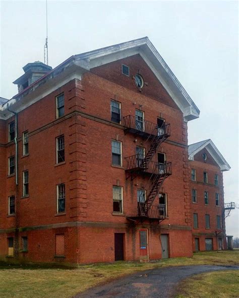 Walk Of Old Elmcrest Campus In Portland Reveals Houses Frozen In Time