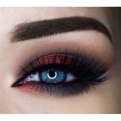 5 Incredibly Cool Graphic Eye Looks To Try Now Eye Makeup Dark