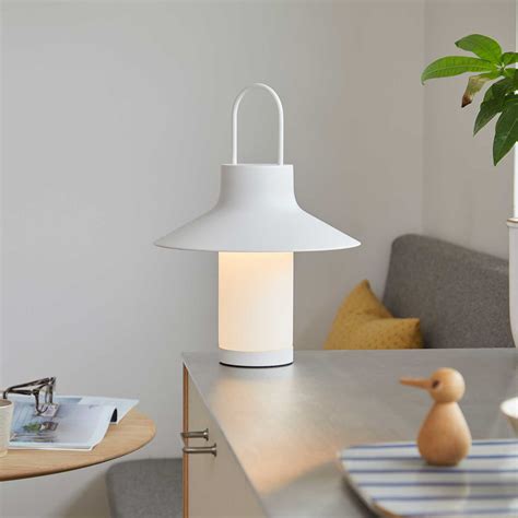 Shadow Large white battery operated table lamp - Lampefeber