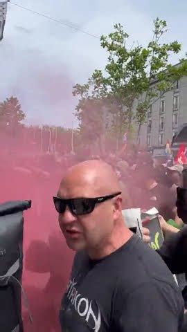 Brest Des Antifas Attaquent Des Militants Rec Venus Faire D Dicacer