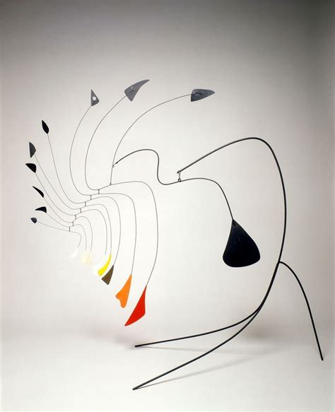 L'avant-garde en mouvement | Alexander calder sculptures, Alexander calder, Calder mobile