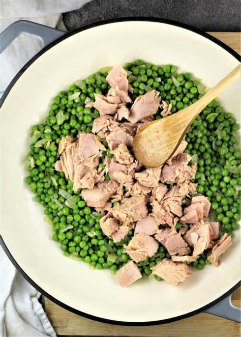 Pasta With Tuna And Peas In A Cream Sauce Mangia Bedda