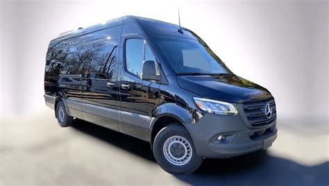 14 Passenger Mercedes Benz Sprinter Van | Limo Chicago