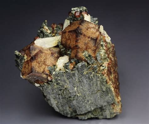 Quebul Fine Minerals Garnet Var Andradite Quartz Hedenbergite