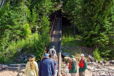 Apostle Islands Lighthouse Tours - Apostle Islands Cruises