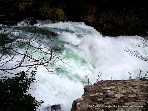 Un Jour Une Photo Le Gouffre De Fontaine De Vaucluse