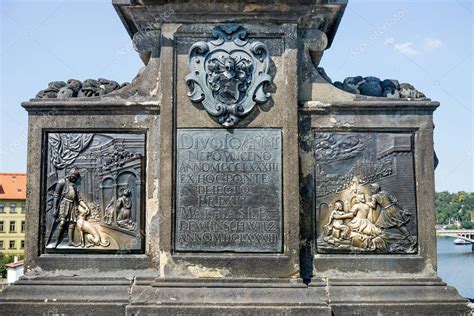 Detalle De La Escultura De San Juan De Nepomuk En El Puente De Carlos