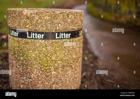 Litter Bin Concrete Hi Res Stock Photography And Images Alamy