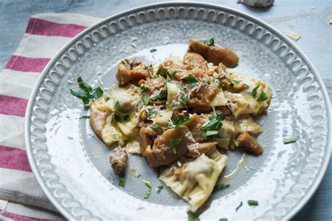 Ravioli Di Carne Ai Funghi Porcini Gef Llte Fleischravioli An