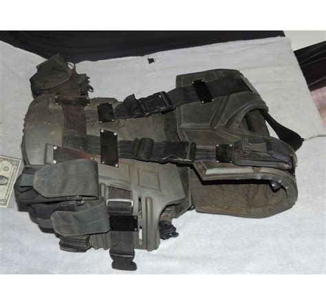 STARSHIP TROOPERS SCREEN USED HERO MOBILE INFANTRY FULL BODY ARMOR